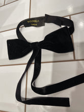 Load image into Gallery viewer, Velvet bow collar