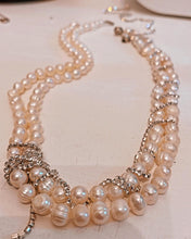 Load image into Gallery viewer, Mother of Pearl Asia necklace