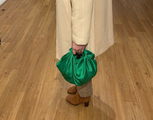 Load image into Gallery viewer, Eclectus bag