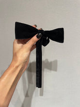Load image into Gallery viewer, Velvet bow collar