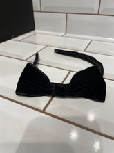 Load image into Gallery viewer, Velvet headband