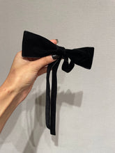 Load image into Gallery viewer, Velvet bow collar